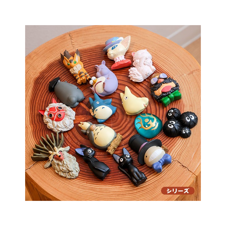 Magnet Personnage Totoro Blanc Part En Courant - Mon Voisin Totoro