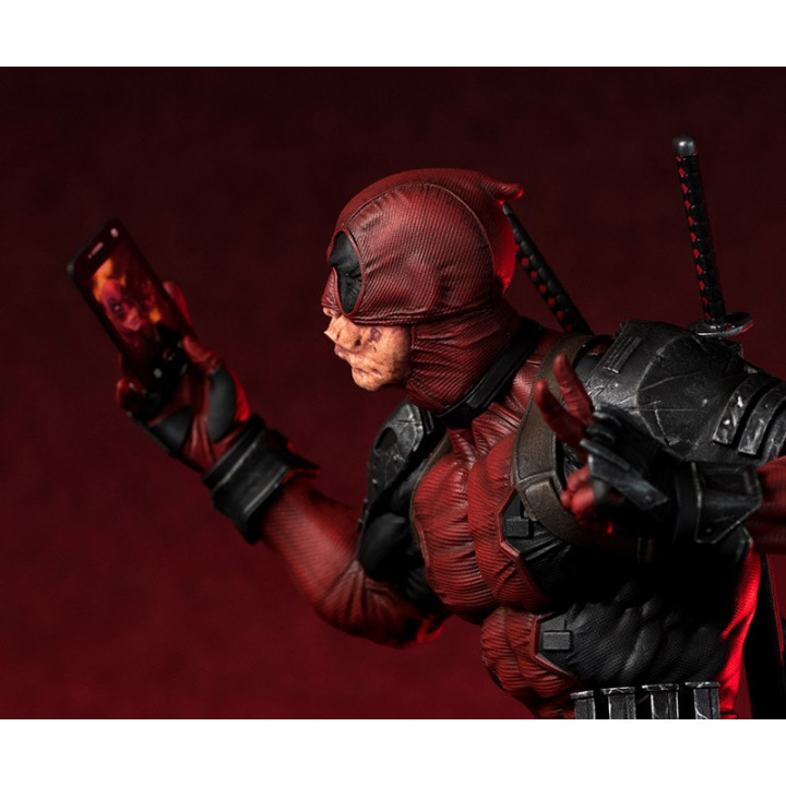 MARVEL STATUE 1/6 DEADPOOL 