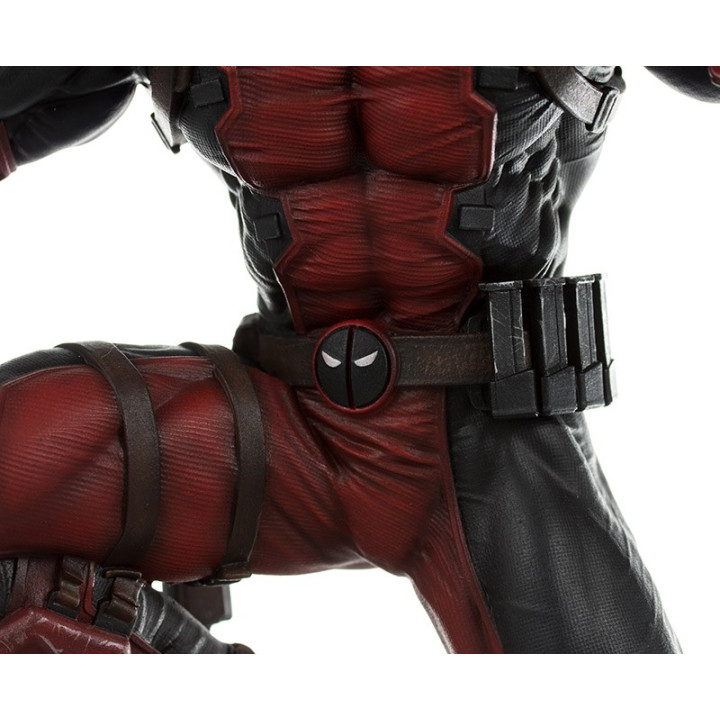 MARVEL STATUE 1/6 DEADPOOL 