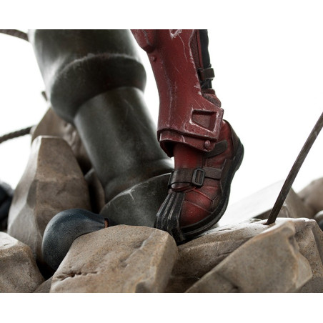 MARVEL STATUE 1/6 DEADPOOL 
