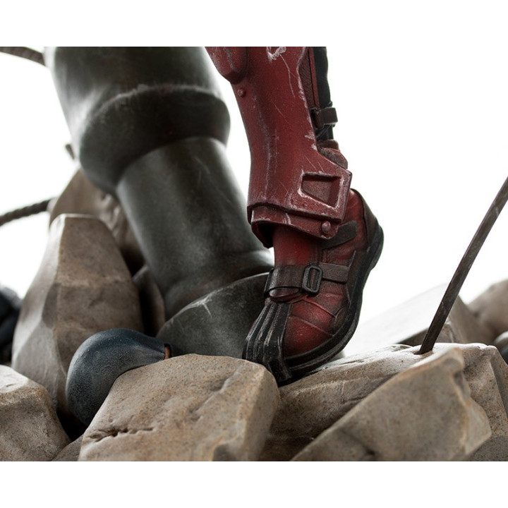 MARVEL STATUE 1/6 DEADPOOL 