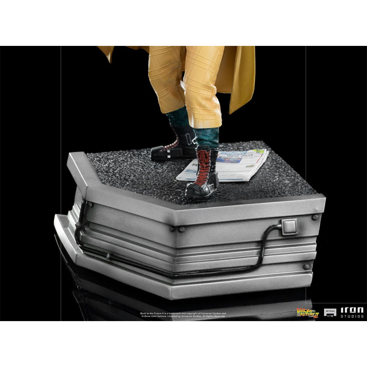 Doc Brown - Back to the Future Part II - Art Scale 1/10