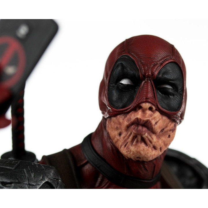 MARVEL STATUE 1/6 DEADPOOL 