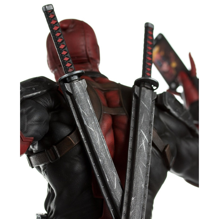 MARVEL STATUE 1/6 DEADPOOL 