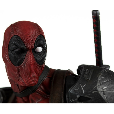 MARVEL STATUE 1/6 DEADPOOL 