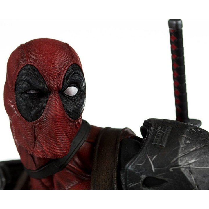 MARVEL STATUE 1/6 DEADPOOL 
