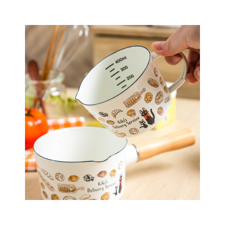 Tasse à mesurer émail Viennoiseries 450ml - Kiki La Petite Sorcière