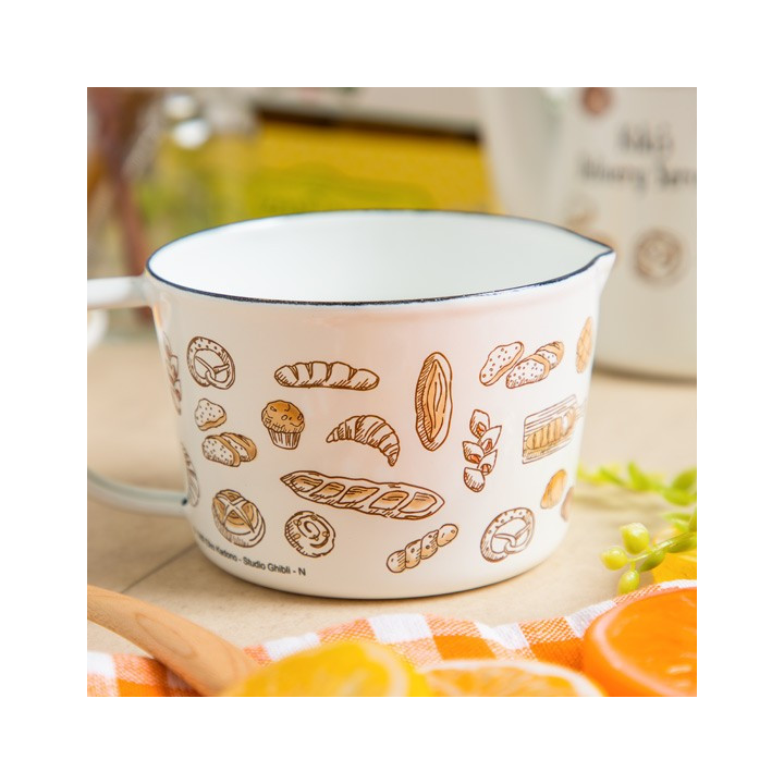 Tasse à mesurer émail Viennoiseries 450ml - Kiki La Petite Sorcière