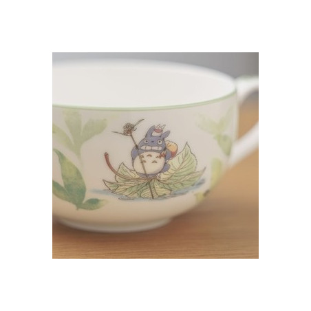 Tasse à soupe Totoro sur une feuille - Mon Voisin Totoro