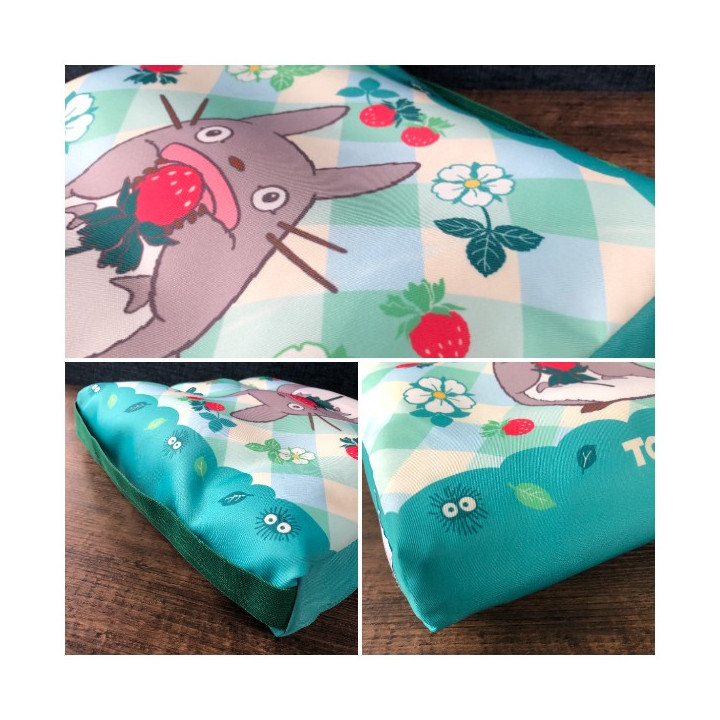 Coussin Totoro Fraises 30 x 30 x 5 cm - Mon Voisin Totoro