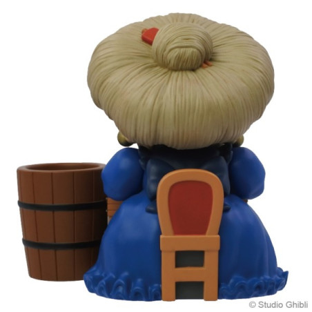 Figurine pot à crayon Yubaba tricote - Le Voyage de Chihiro