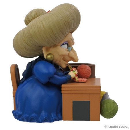 Figurine pot à crayon Yubaba tricote - Le Voyage de Chihiro
