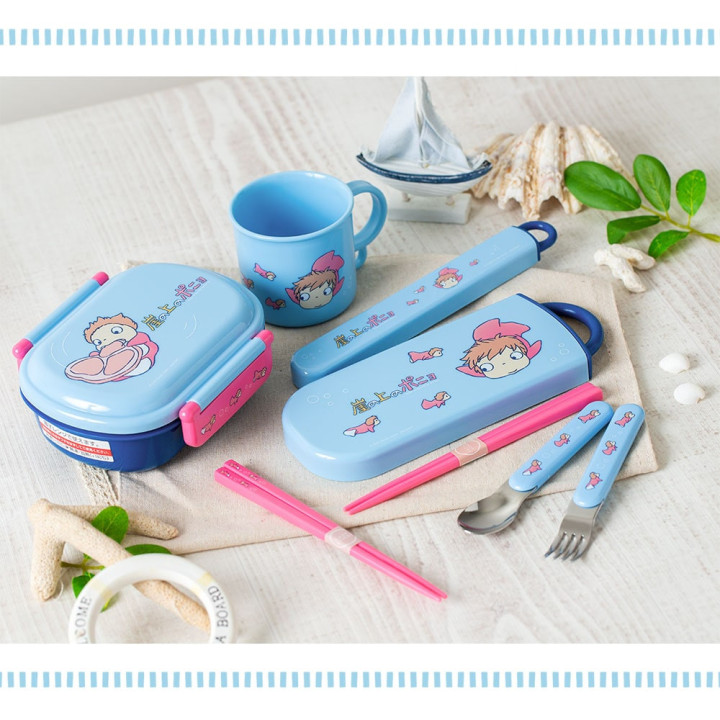 Mug Ponyo dans la mer - Ponyo sur la falaise