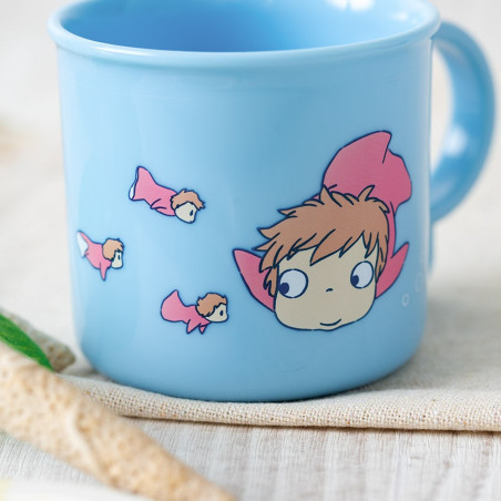 Mug Ponyo dans la mer - Ponyo sur la falaise