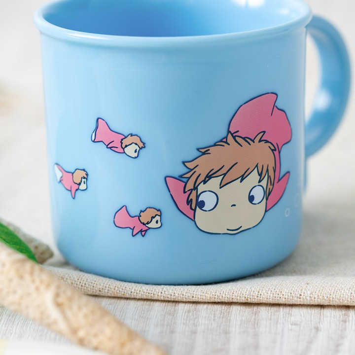 Mug Ponyo dans la mer - Ponyo sur la falaise