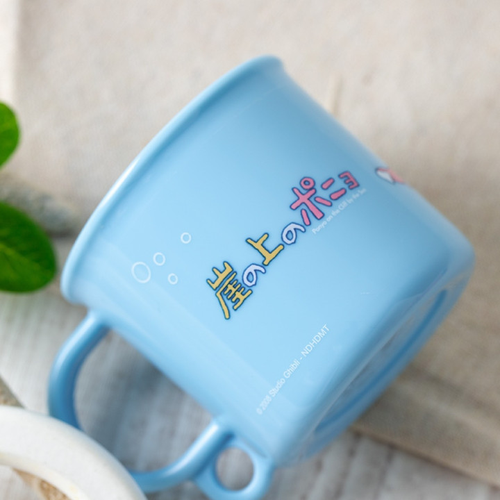 Mug Ponyo dans la mer - Ponyo sur la falaise