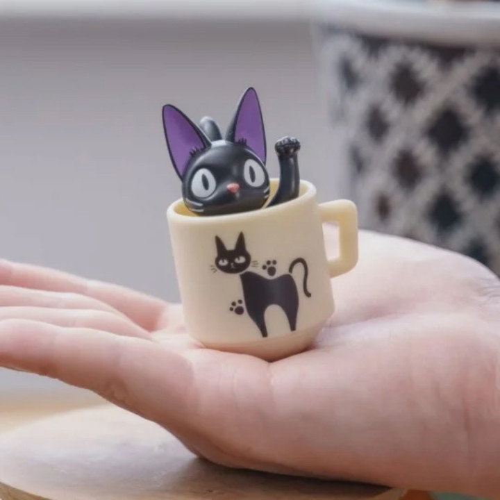 Figurine Culbuto Kiki dans sa tasse - Kiki la petite sorcière