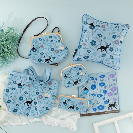 Coussin Jiji Fleur Bleue 30x30cm – Kiki la Petite Sorcière