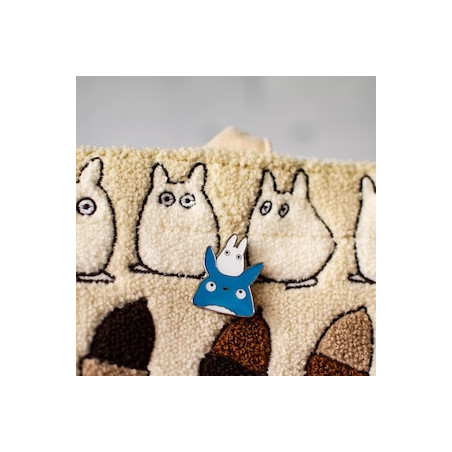 Pins Totoro Bleu et Blanc Gros Plan – Mon Voisin Totoro